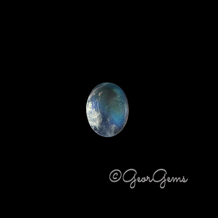 24590 0.90ct Moonstone - Oval Cabochon
