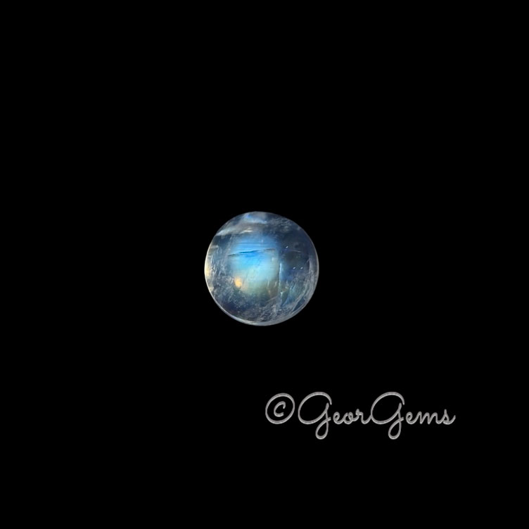 24599 2.04ct Moonstone - Round Cabochon