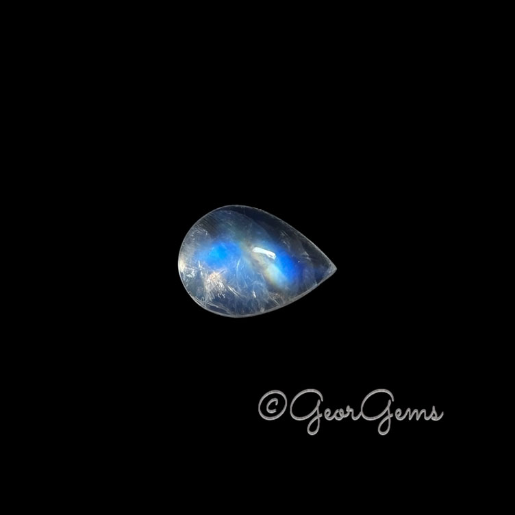 24623 1.75ct Moonstone - Pear Cabochon